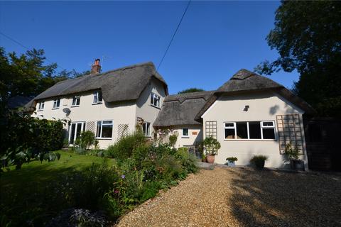 3 bed property, in Sutton Mandeville, £499,950