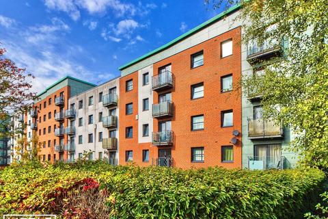2 bed property, in Lower Hall Street, £60,000
