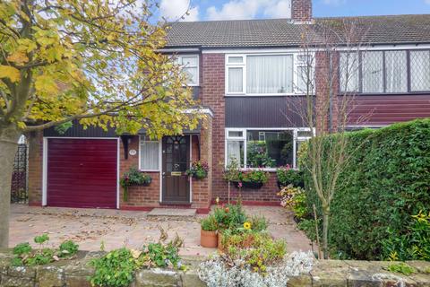 3 bed property, in Windermere Road, £375,000
