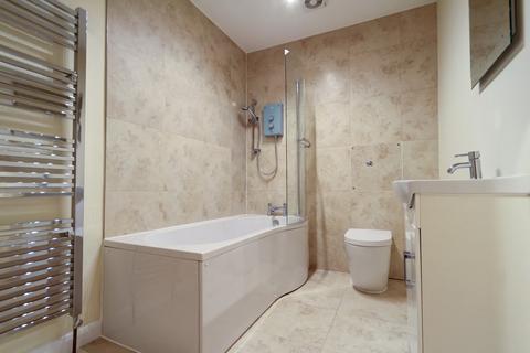 2 bed property, in Lordship Lane, £375,000