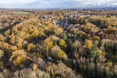 Land, in Alders View Drive, £5,000