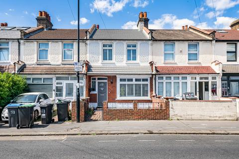 3 bed property, in Bensham Lane, £450,000
