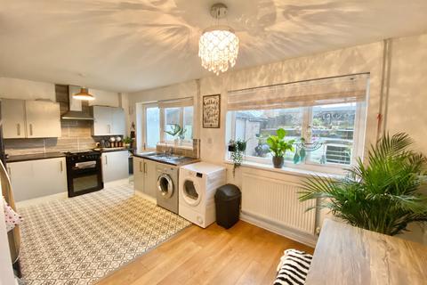 2 bed property, in Aneurin Way, £187,000