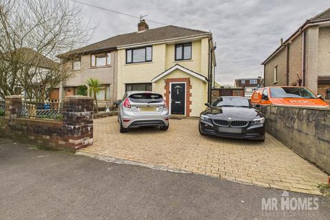 4 bed property, in The Sanctuary, £370,000