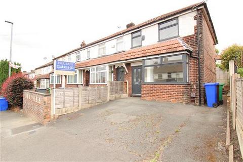 2 bed property, in Caldecott Road, £190,000