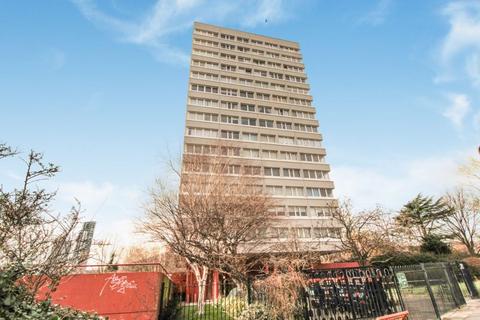 2 bed property, in Lincoln Court, £300,000