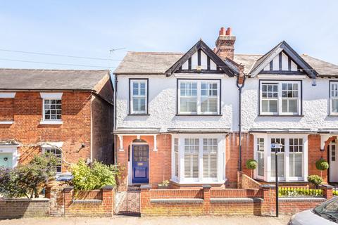 3 bed property, in Apton Road, £750,000
