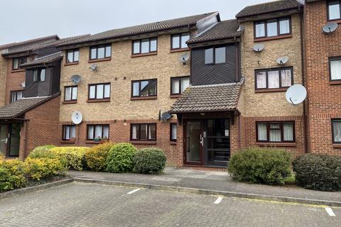 2 bed property, in Pasteur Close, £325,000
