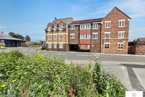 2 bed property, in Balliol Court, £155,000