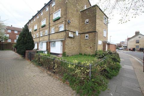 3 bed property, in Queens Road, £400,000