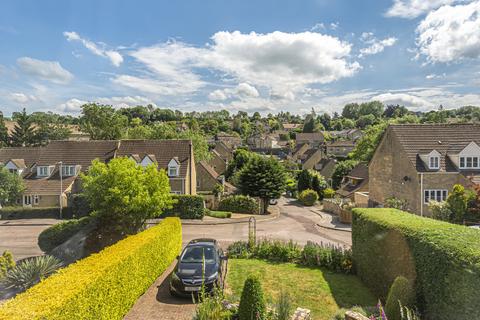 3 bed property, in Sandford Leaze, £370,000