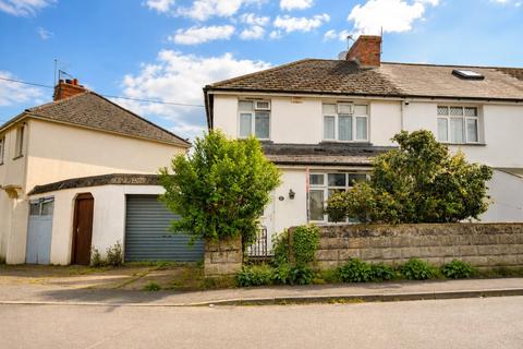 3 bed property, in Orchard Road, £210,000