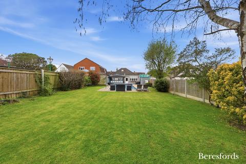 4 bed property, in Wingletye Lane, £750,000