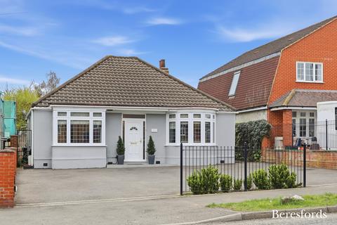 4 bed property, in Wingletye Lane, £750,000