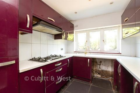 4 bed property, in Limpsfield Road, £550,000