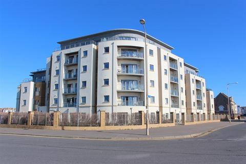 1 bed property, in Eversley Court, £125,000