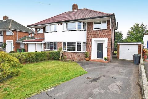3 bed property, in Northdown Close, £495,000