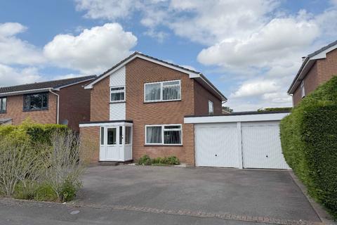 4 bed property, in Oxhayes Close, £600,000