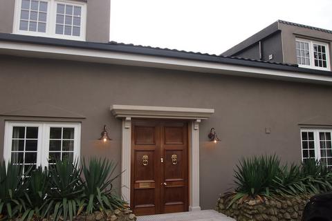 5 bed property, in Platts Eyot Island, £500,000