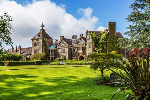 15 bed property, in Sedgwick Park, £3,495,000