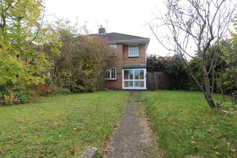 3 bed property, in Maidstone Road, £375,000