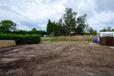 Land, in Drovers' Lane, £105,000