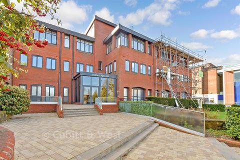 1 bed property, in North Street, £180,000