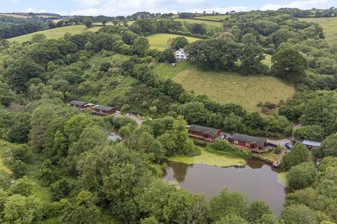 8 bed property, in Buckland Brewer, £700,000
