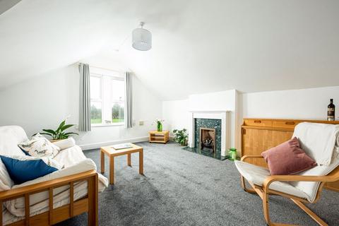 1 bed property, in Combe Park, £250,000