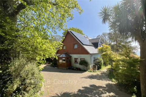3 bed property, in Undercliff Gardens, £475,000