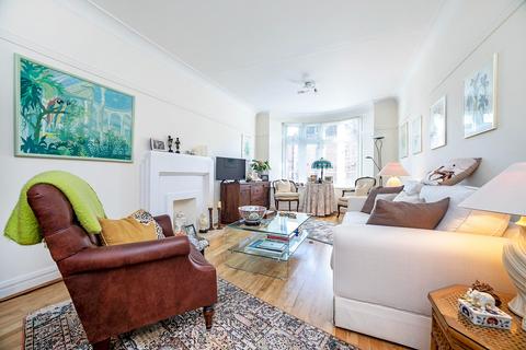 1 bed property, in Parkview Court SW6, £569,000