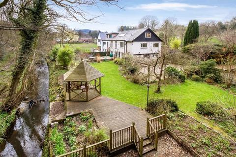 3 bed property, in Wards Lane, £535,000