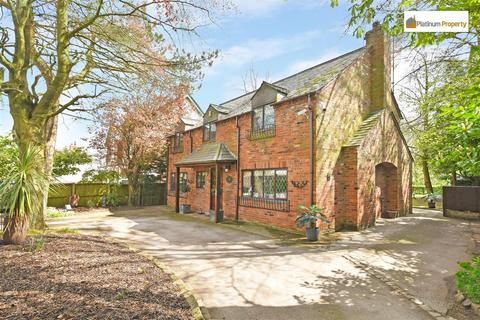 4 bed property, in Adamthwaite Drive, £458,000