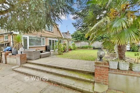 3 bed property, in Chestnut Wood Lane, £575,000