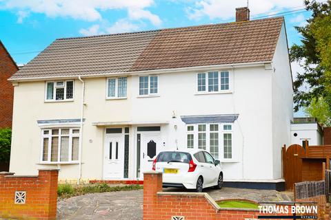 3 bed property, in Broomwood Road, £425,000