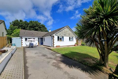4 bed property, in Portledge Place, £325,000
