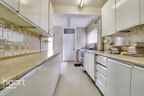 3 bed property, in Shrewsbury Avenue, £625,000