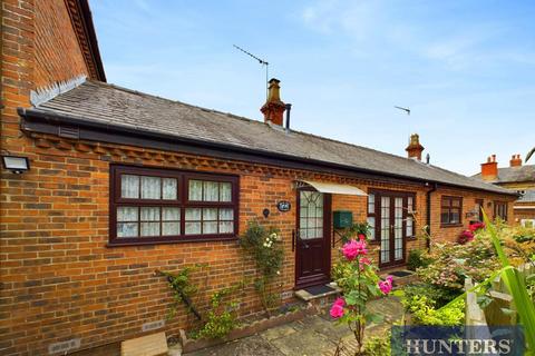 1 bed property, in Beech Tree Cottage, £120,000