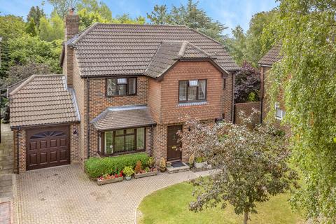 4 bed property, in Ashdown Chase, £550,000