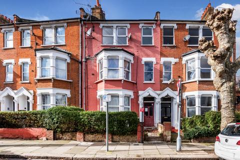 1 bed property, in Carlingford Road, £335,000