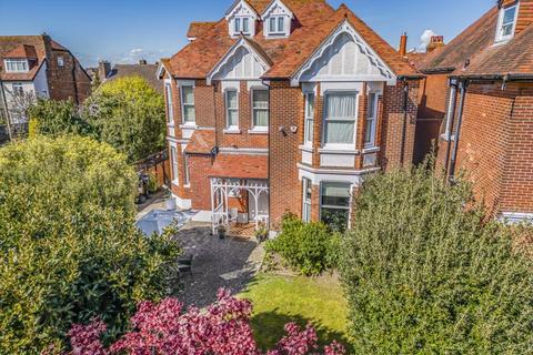 6 bed property, in Craneswater Park, £1,575,000