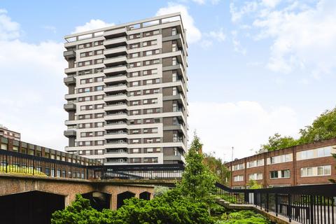 1 bed property, in The Water Gardens, £375,000