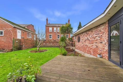 15 bed property, in Great North Road, £800,000