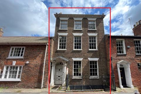 5 bed property, in Church Street, £325,000