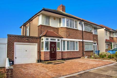 3 bed property, in Alexandra Avenue, £670,000