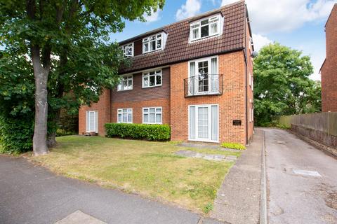 1 bed property, in Carlton Road, £230,000