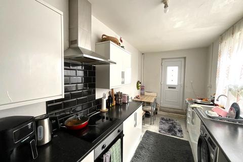 3 bed property, in New Street, £100,000