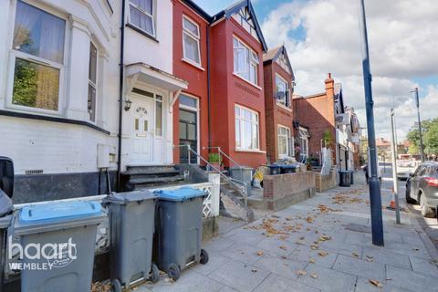 2 bed property, in Wembley Hill Road, £375,000