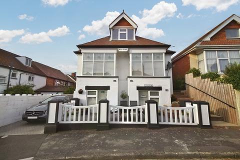 7 bed property, in Trafalgar Avenue, £325,000