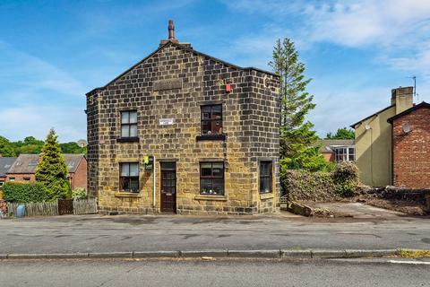2 bed property, in St. Johns Place, £250,000
